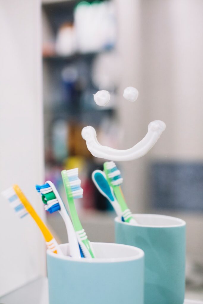toothbrush-cup-with-smile-mirror