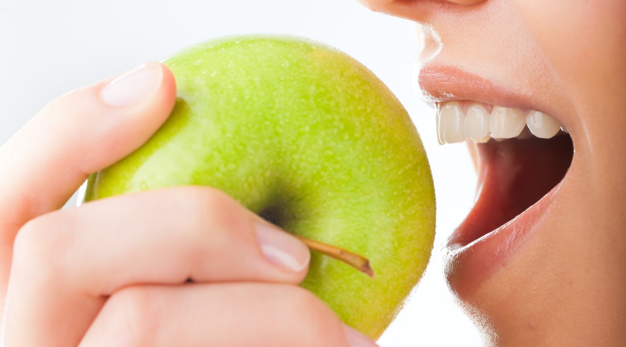 10 อาหารที่มีประโยชน์ช่วยบำรุงฟันให้แข็งแรง