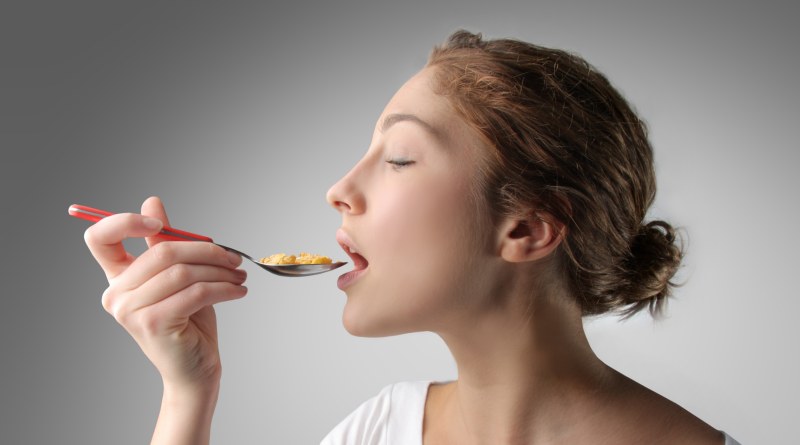 งดรับประทานอาหารที่มีกลิ่นติดปาก